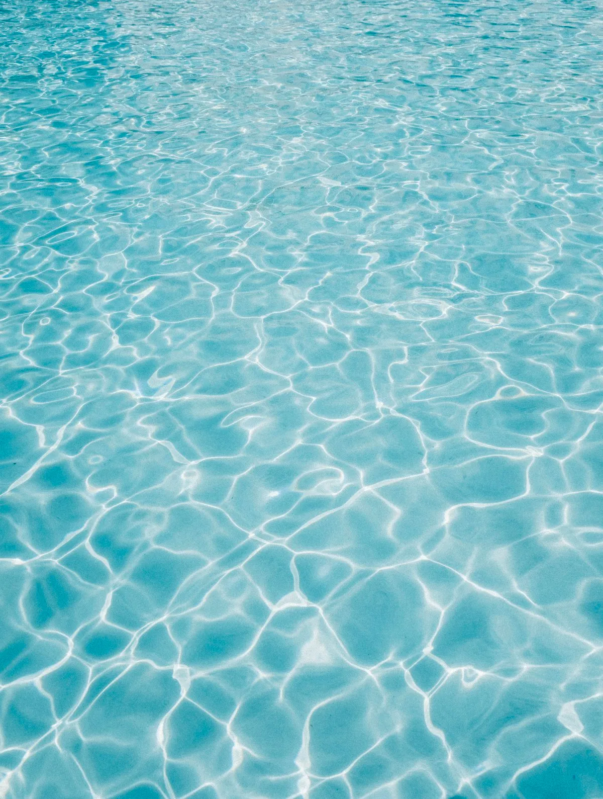 La dureza del agua causa sarro, reduce eficiencia en equipos y aumenta costos operativos. Aprenda a medirla, entender sus efectos y elegir la solución correcta para su industria.
